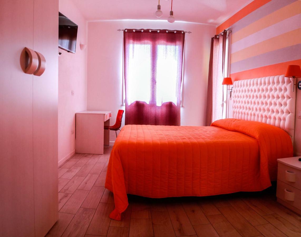 B&B L'Arcobaleno พูลา ภายนอก รูปภาพ