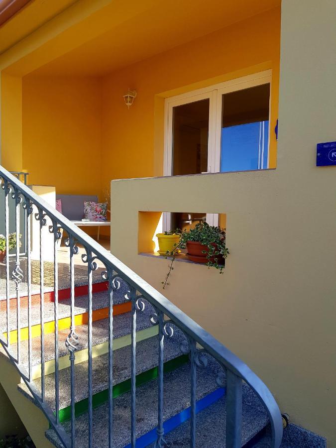 B&B L'Arcobaleno พูลา ภายนอก รูปภาพ